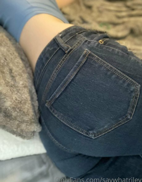 saywhatriley model top images