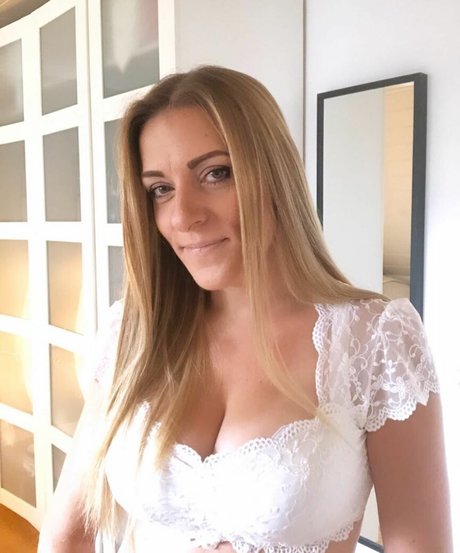 Tina Zellmer star sexy image