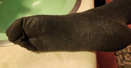 feetbeth adult model picture