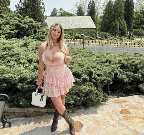 Jolie B sexy star photos