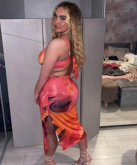 Caoimheeee beautiful actress photo