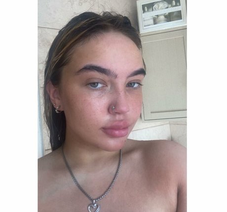 Caoimheeee exclusive star photo