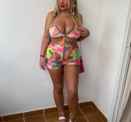 Caoimheeee pretty star photo