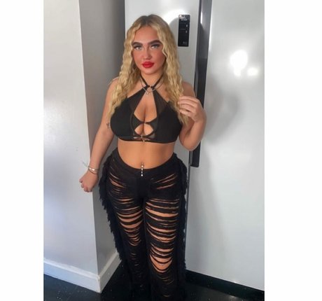 Caoimheeee art star archive