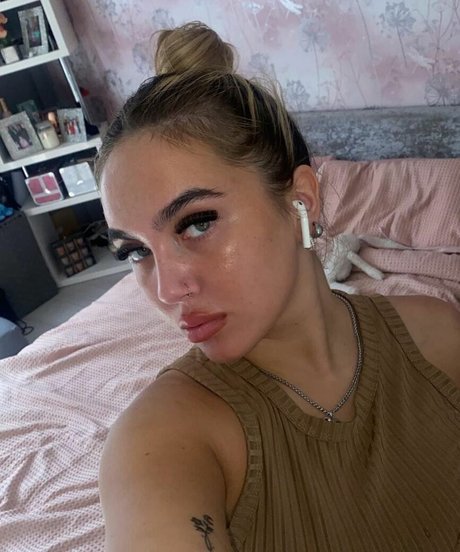 Caoimheeee pornstar beautiful images