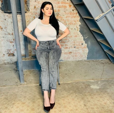 lesbian fingering onlyfans adult photos