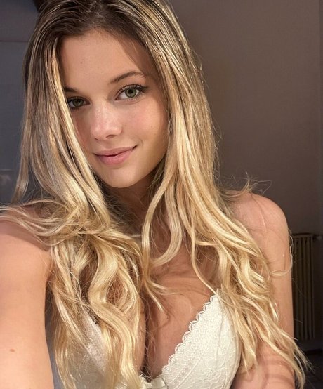 Nolwenn Dis pretty pornstar pic