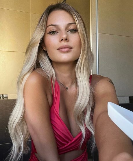 Nolwenn Dis star perfect gallery