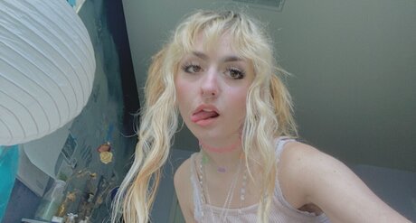 Mary Grace model high quality image