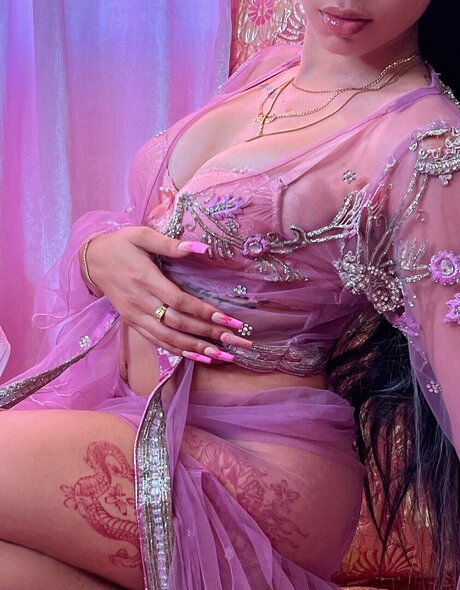 HONEY pretty pornstar gallery