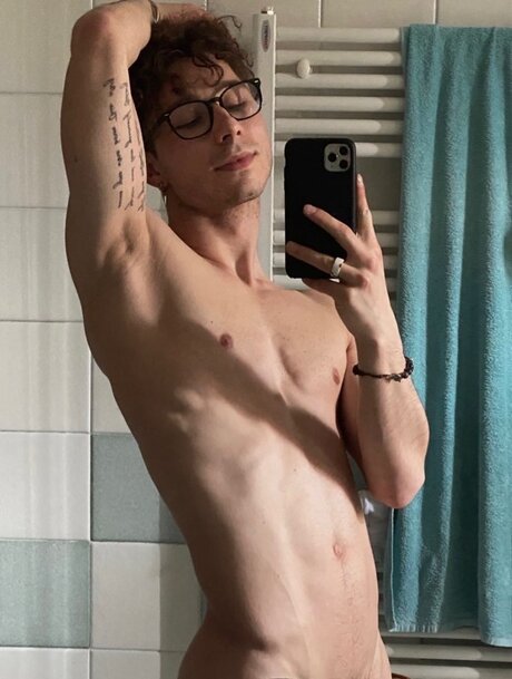 Petit twink naked pornstar photos