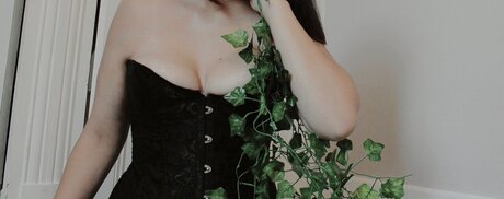 Antonia Zarov hot actress pics