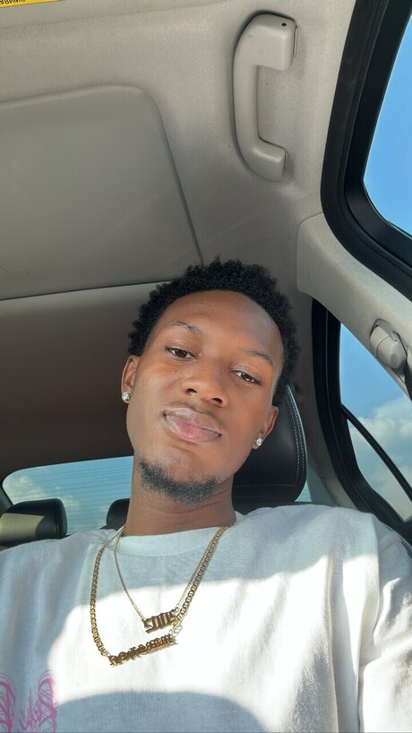 Mr Make U Moan xxx star pic