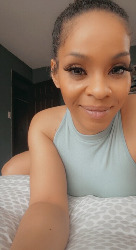 SweetNique hot actress pictures