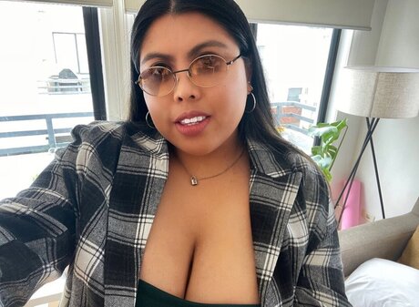 Sunshine Tongue model porn photos