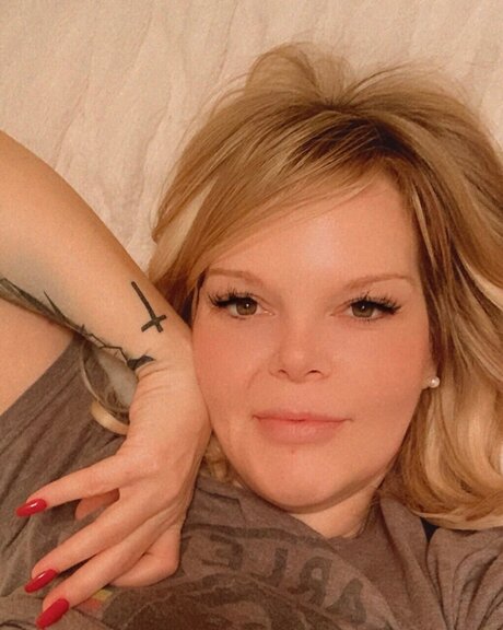 one onlyfans nude pic