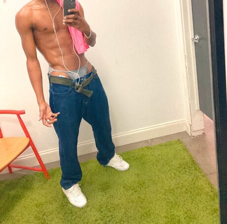 Muhsturd pretty model pics