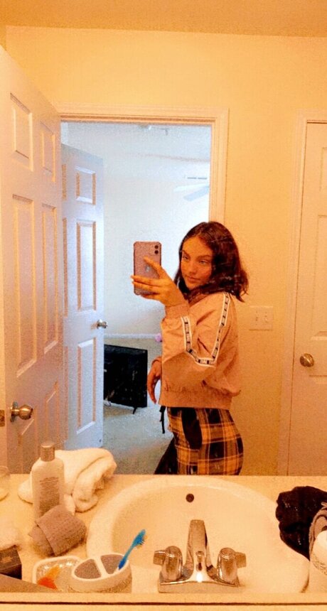 Badbitty star high quality photos