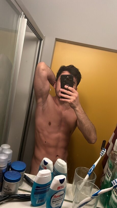 izzy naked model pics