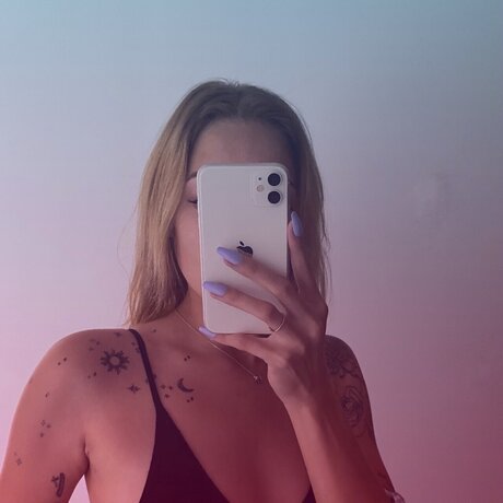 allie inky sexy model image