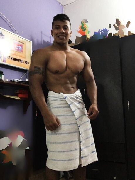 johan naked actress photo