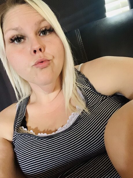 Autumn Nicoleeee free model pics