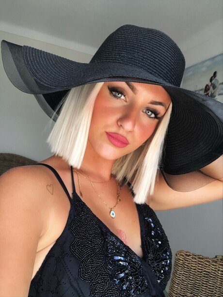 Abiga lle hot actress pics