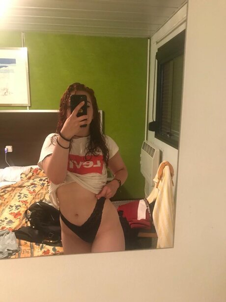 Sassenak high quality actress pic