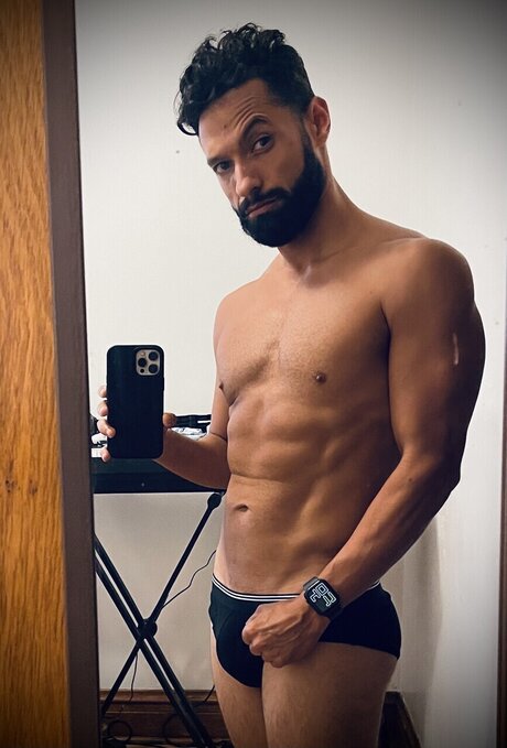 Blad Moreno model perfect image