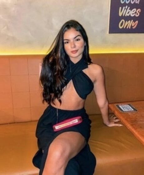 Laurinha_ model erotic photos