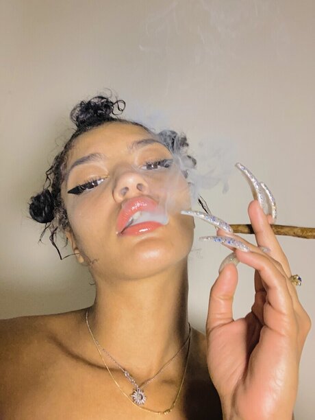 Naniiakuaxx model free images