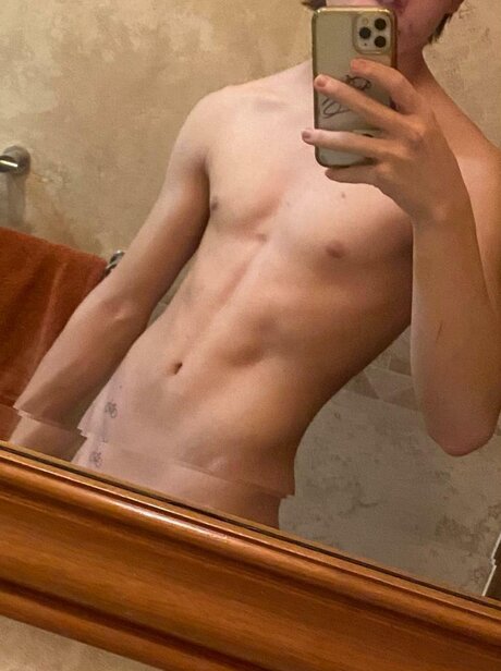 Rouge Lavin top star img