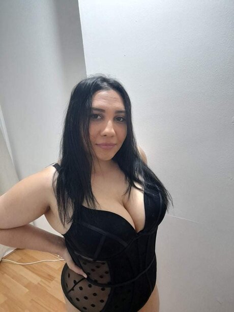 Curvebabes19 erotic actress image