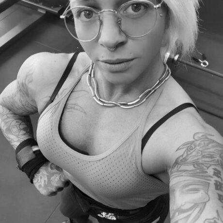 Sonia So sexy star img