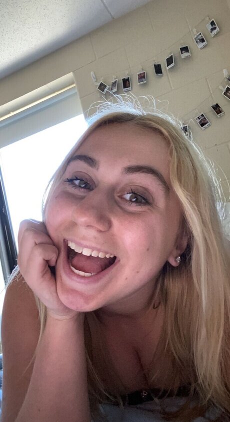 Chlo model hd photos