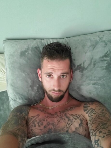 Yourdumbitch nudes actress picture