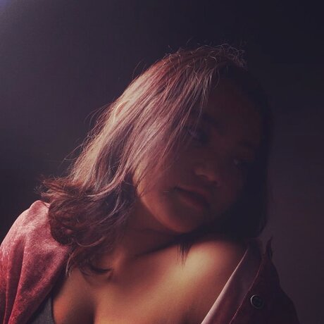 noonabee beautiful model img