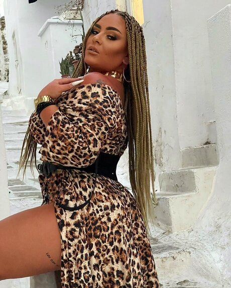 Whoisruxielena nude pornstar pictures