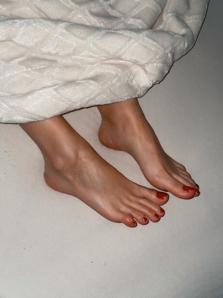 Sweet Feet Secret_ model image