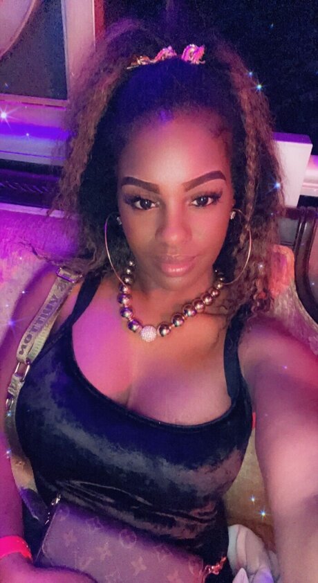 Kianna erotic model image