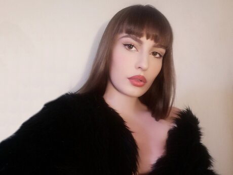 French Fantasy Babe star nude photo