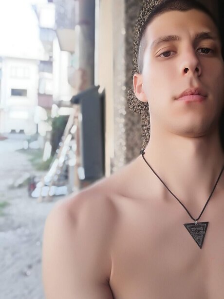 Yordan Kolev model naked images