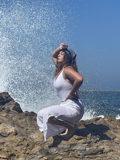 Summer Leilani star top photo