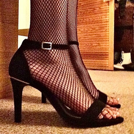 Leah Valentine naked model img