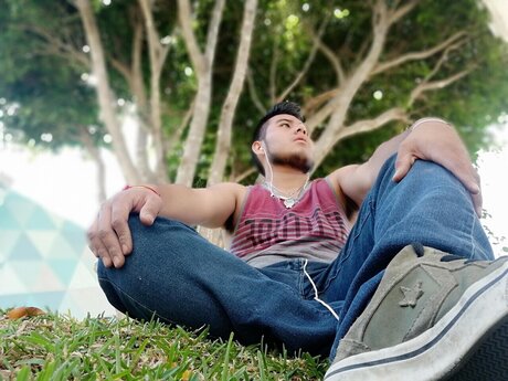 V ctor Manuel exclusive model img