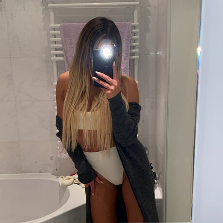 Luxury Fitness Girl_ pornstar perfect img