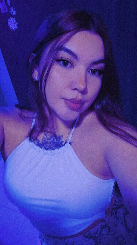 Yuliana Osorio adult model photo