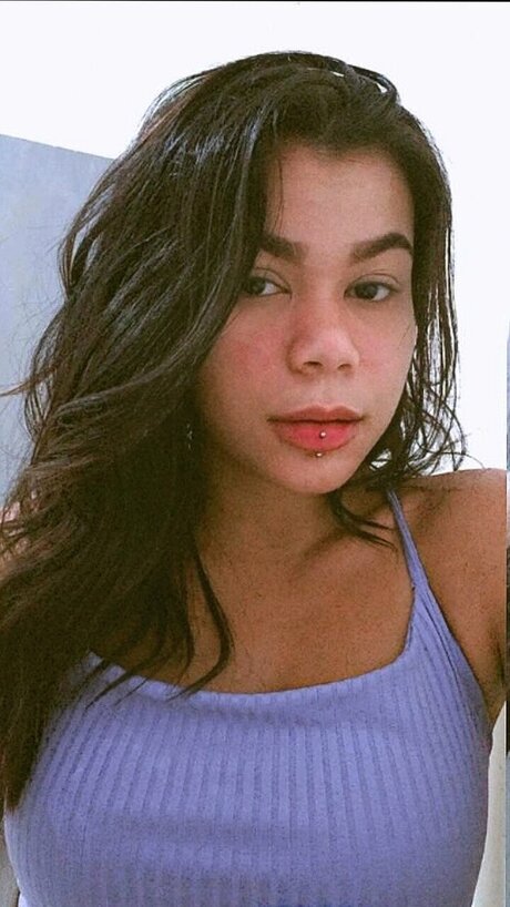 Renata model top image