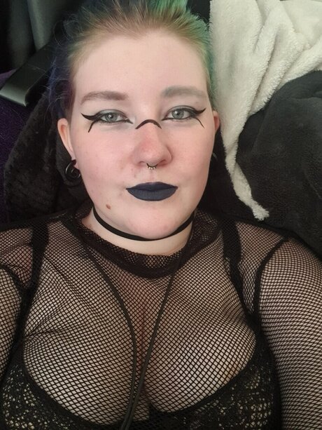 juicy peach model pretty photos