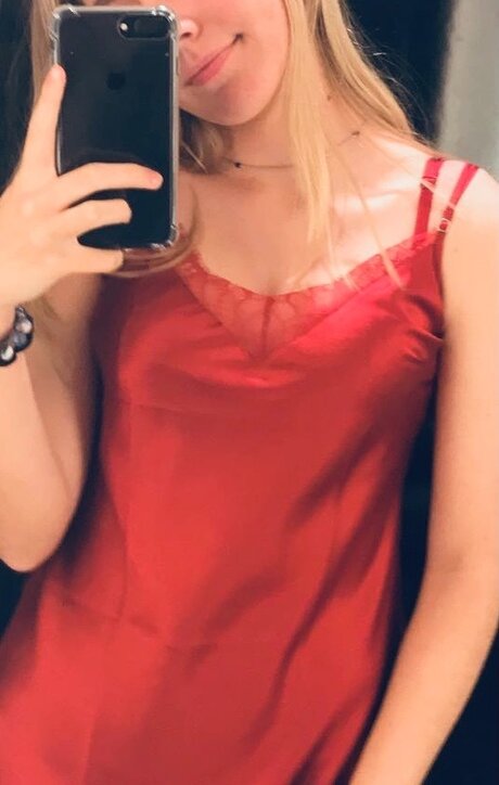 Lily Moore top star img